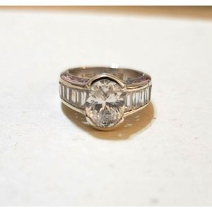 Beautiful Oval CZ Solitaire and Baguette 925 Sterling Silver Ring Size 5.75
